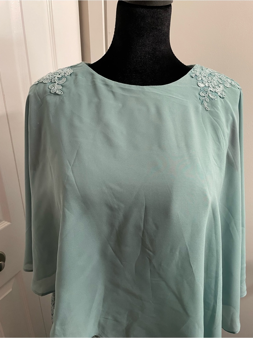 Elegant Lace Maxi Sparkling dress with Chiffon Overlay - Teal. With a back zip. - Picture 5 of 6